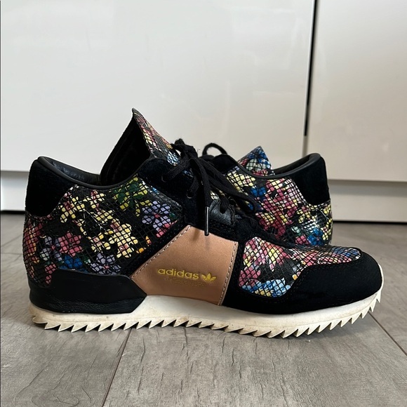 adidas Shoes - NWOT ADIDAS Rare Limited Edition ZX 700 Remastered Sneakers, M6.5 W8.5